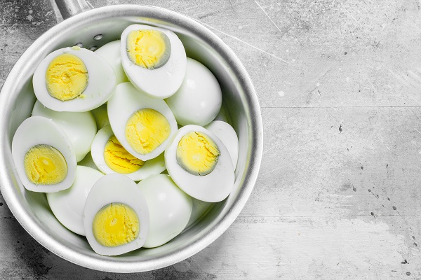 How to Peel Hard Boiled Eggs: Easy Tips and Tricks